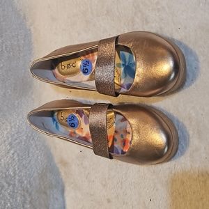 b.o.c woman gold leather casual Ballet Flat size 6.5